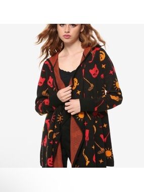 Disney Her Universe
Dani Cardigan Sweater
Size Small hot topic hocus pocus